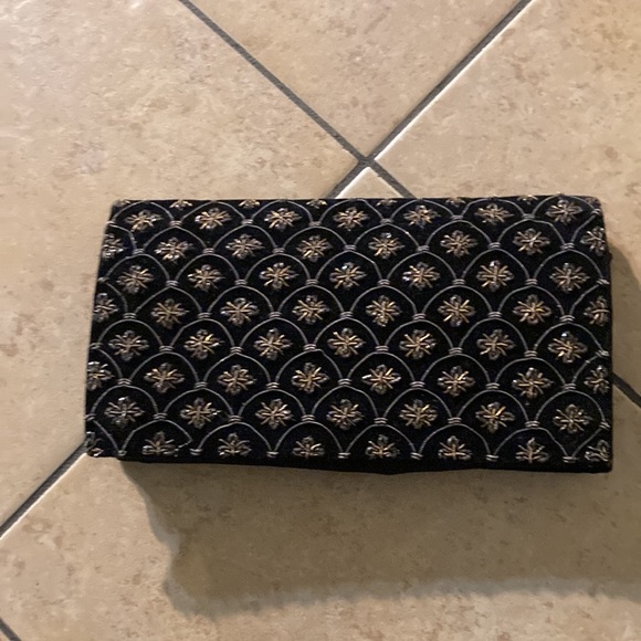 Ivory Palace wallet/clutch - Picture 2 of 7